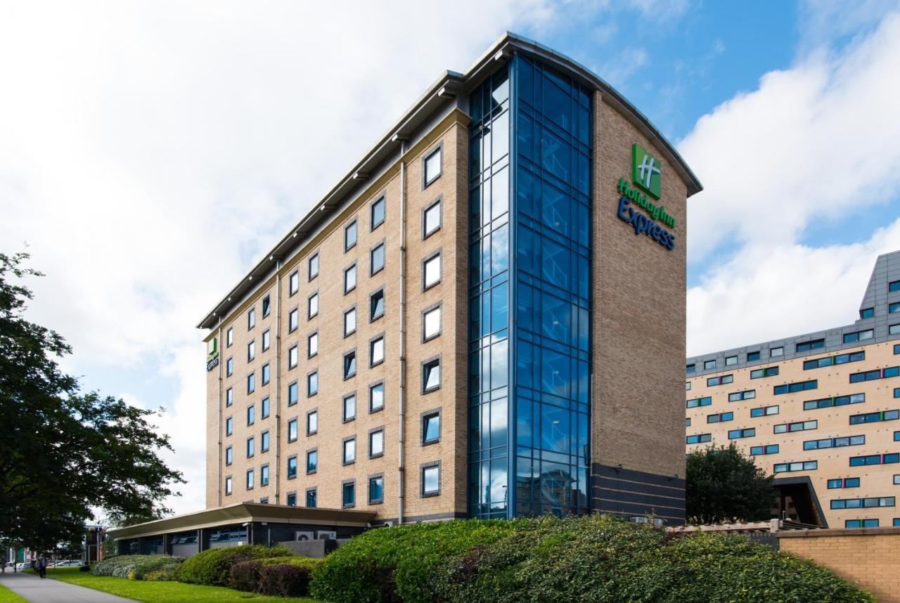 Holiday Inn Express Leeds City Centre By Ihg Exterior photo