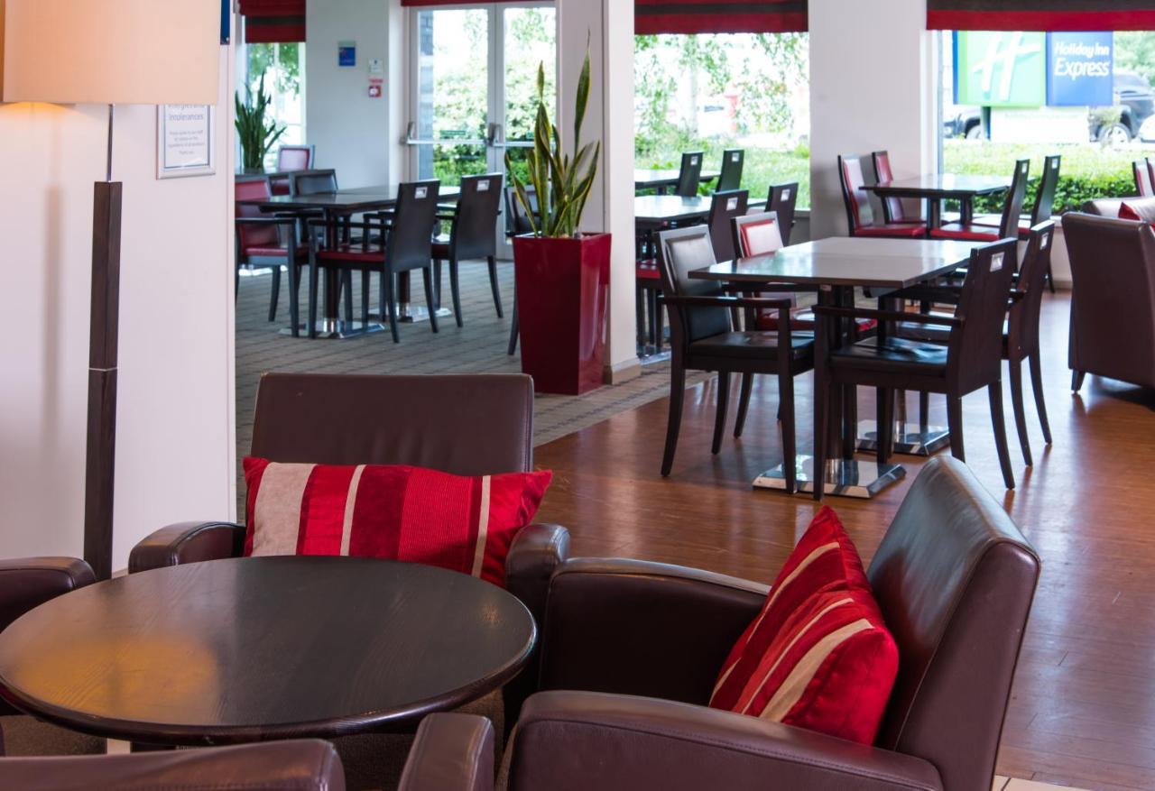 Holiday Inn Express Leeds City Centre By Ihg Exterior photo
