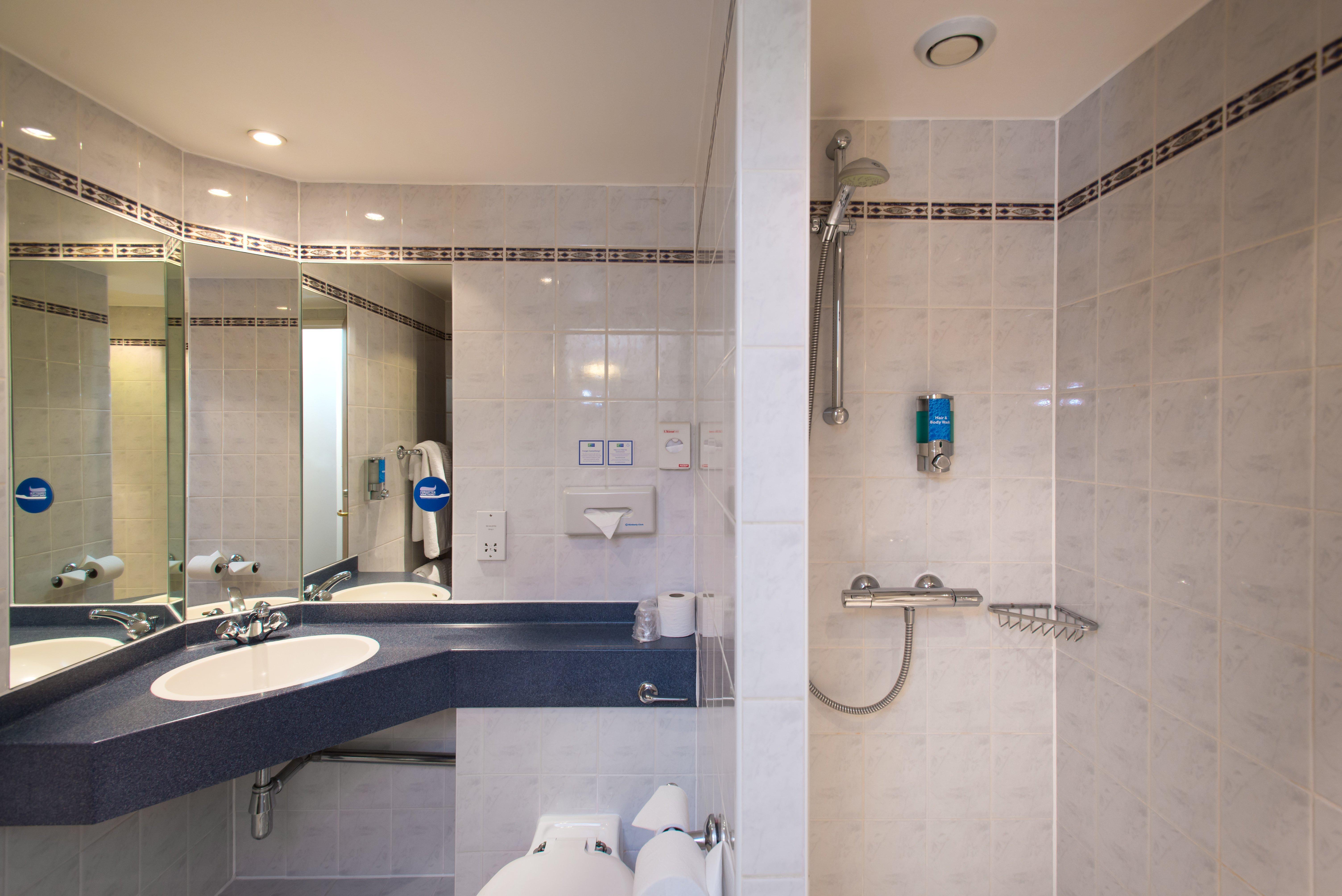 Holiday Inn Express Leeds City Centre By Ihg Exterior photo