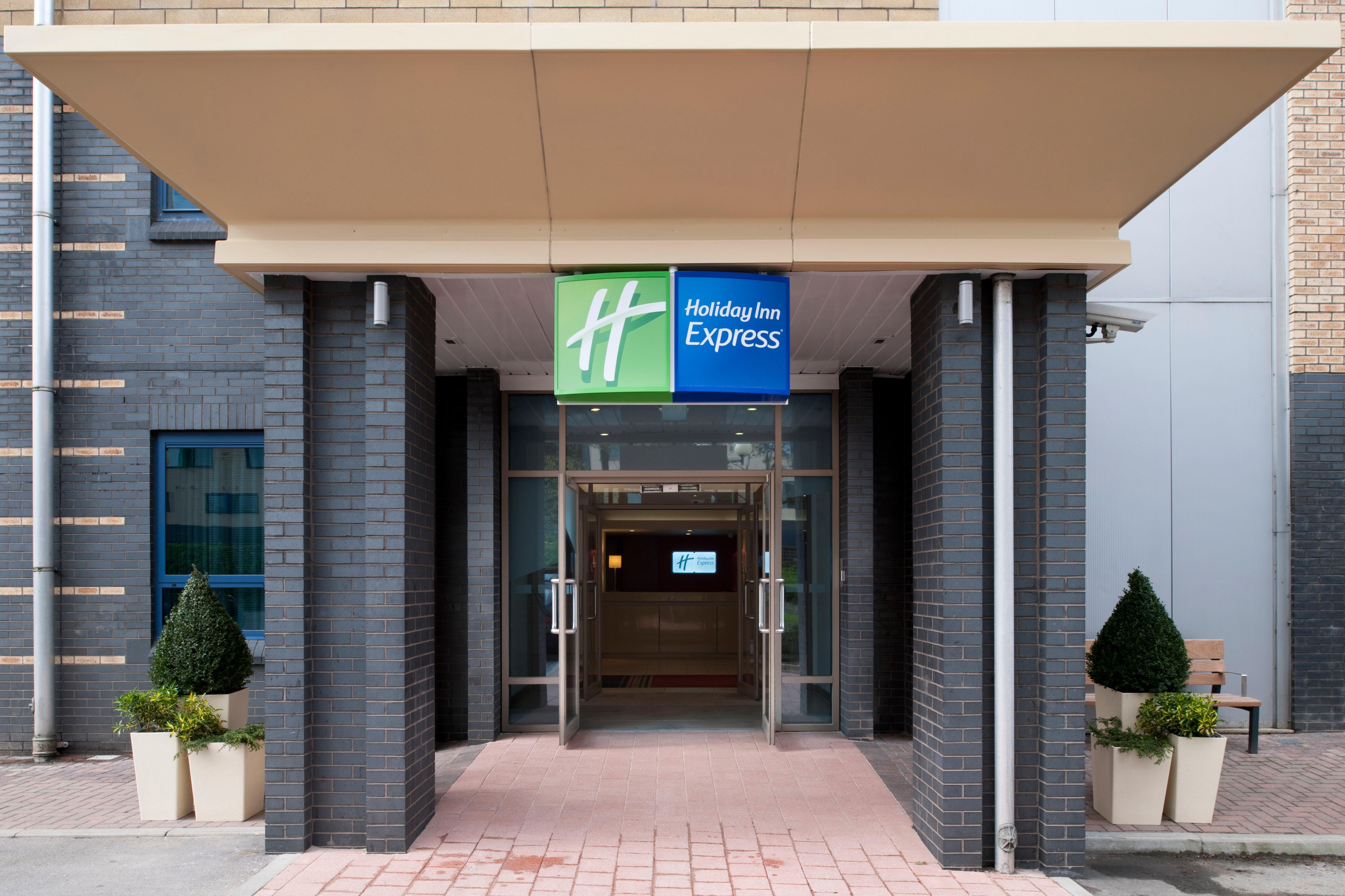 Holiday Inn Express Leeds City Centre By Ihg Exterior photo