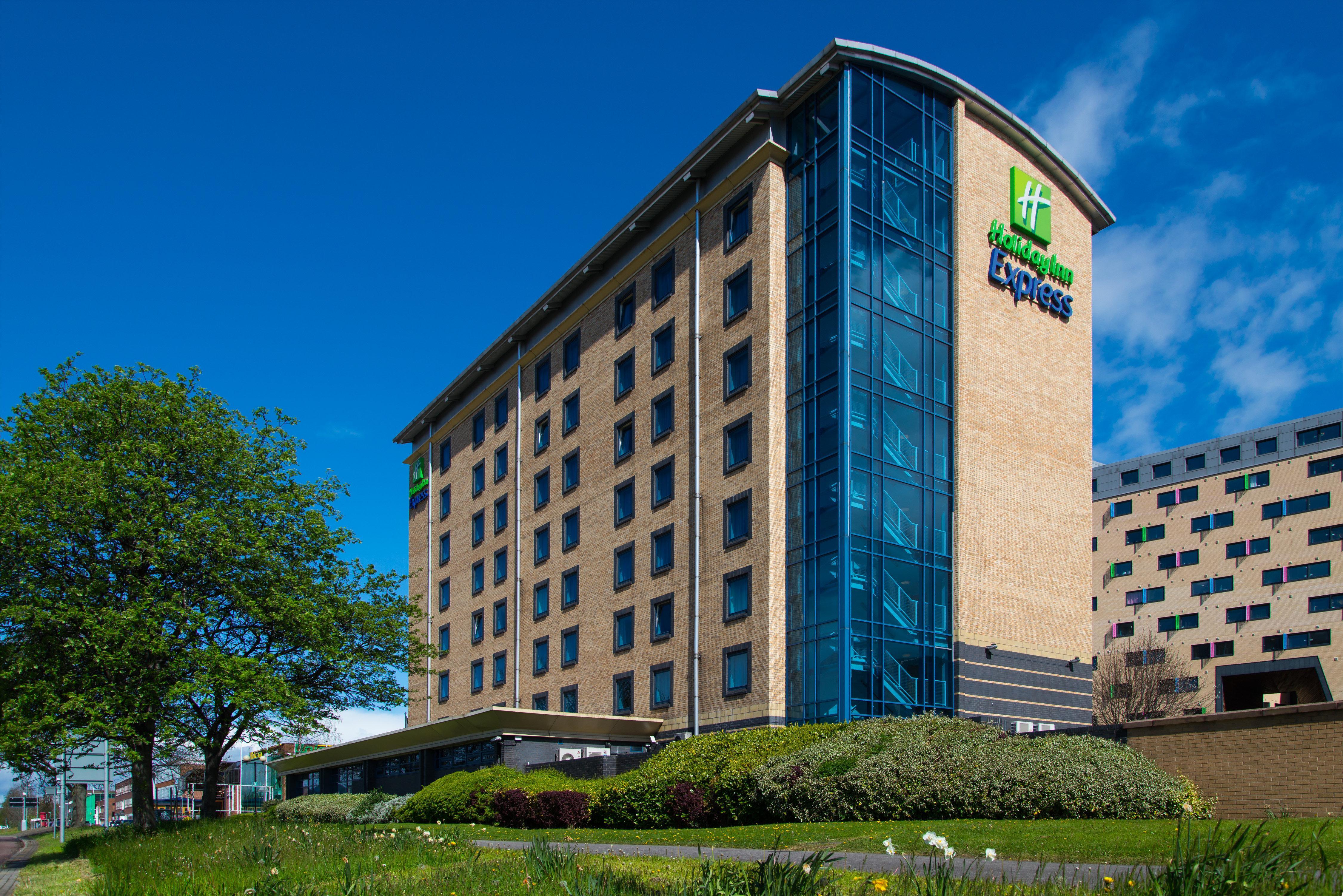 Holiday Inn Express Leeds City Centre By Ihg Exterior photo