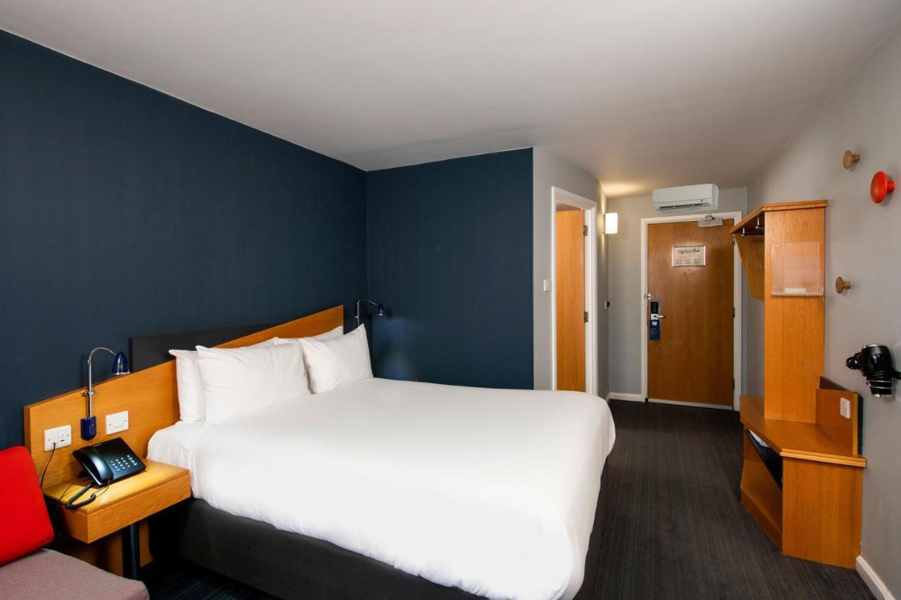 Holiday Inn Express Leeds City Centre By Ihg Exterior photo