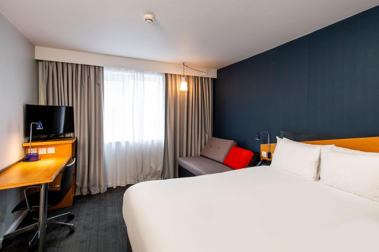 Holiday Inn Express Leeds City Centre By Ihg Exterior photo