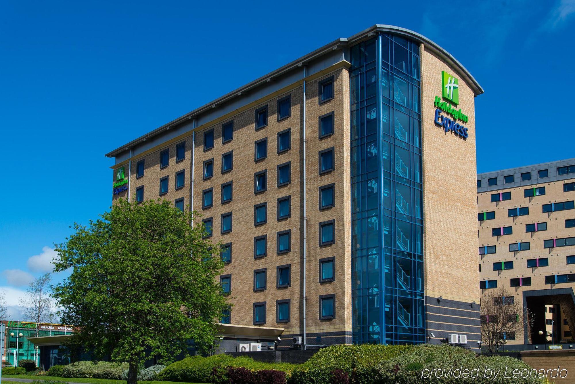 Holiday Inn Express Leeds City Centre By Ihg Exterior photo