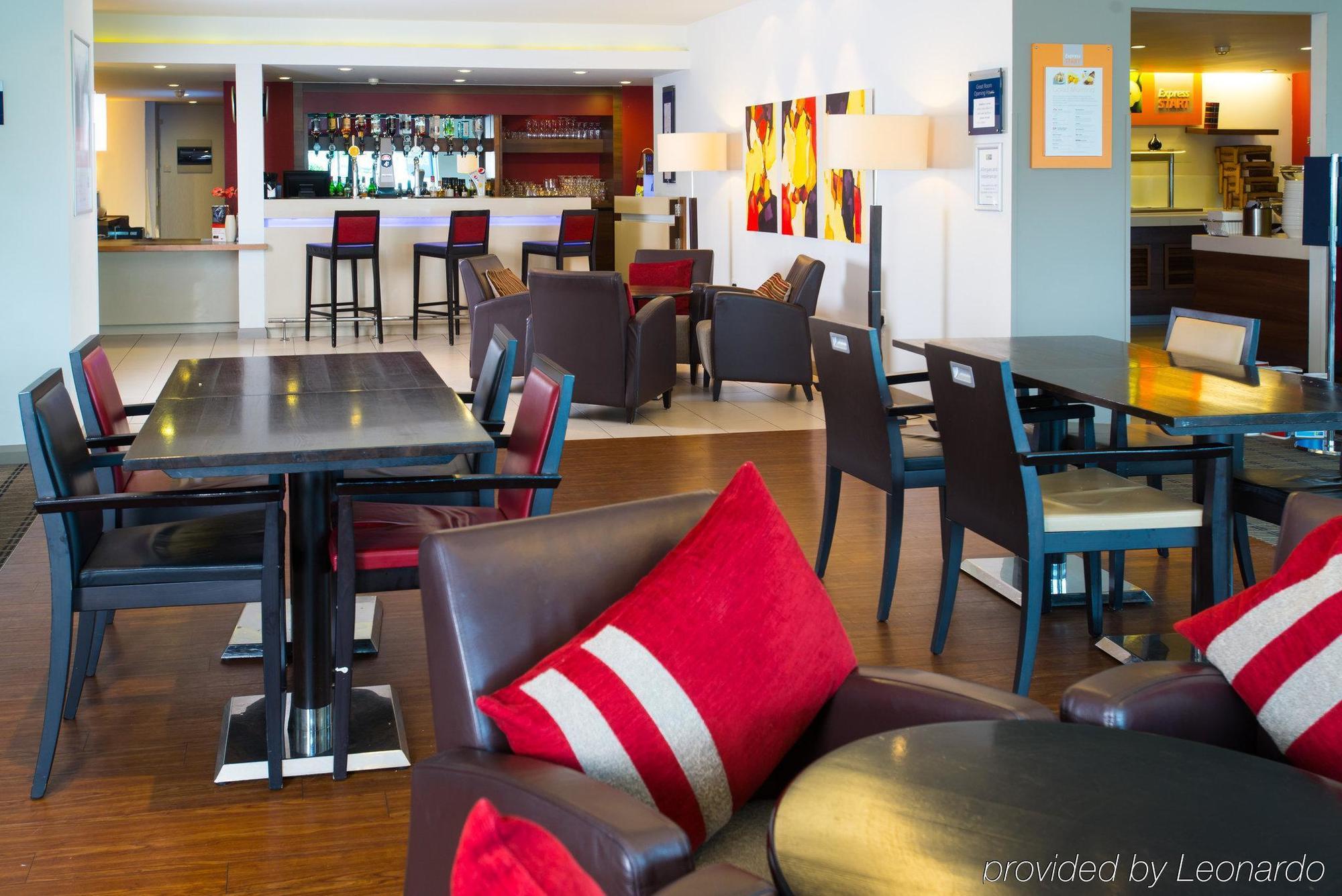 Holiday Inn Express Leeds City Centre By Ihg Exterior photo