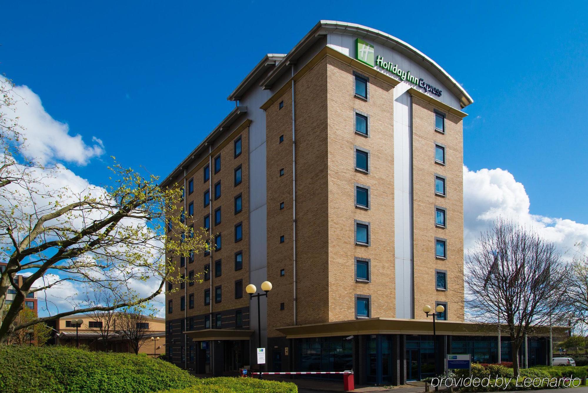 Holiday Inn Express Leeds City Centre By Ihg Exterior photo