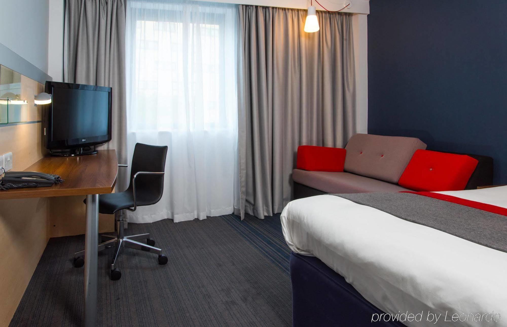 Holiday Inn Express Leeds City Centre By Ihg Exterior photo