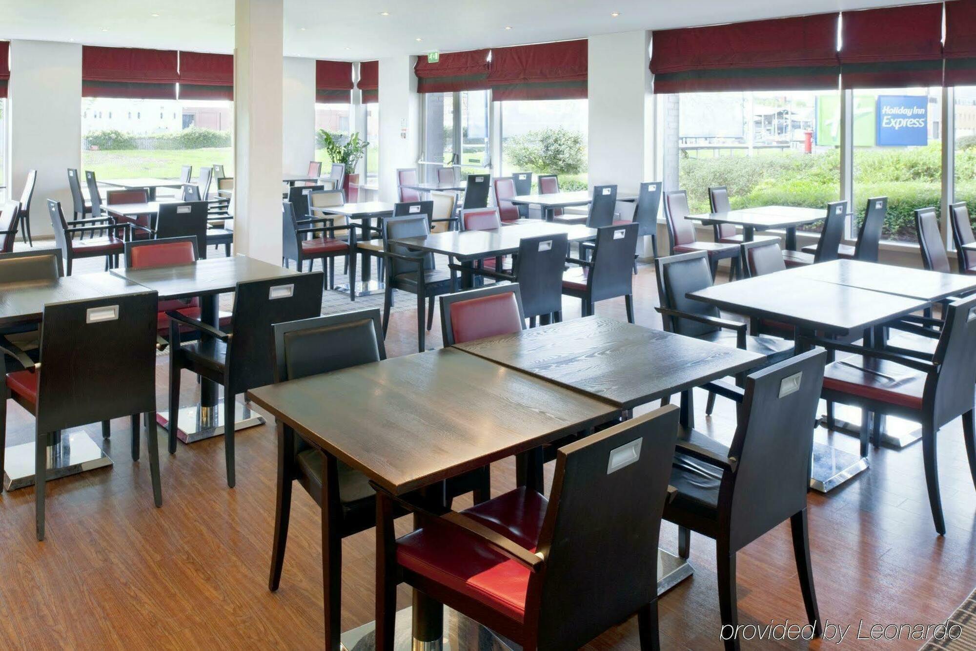 Holiday Inn Express Leeds City Centre By Ihg Exterior photo